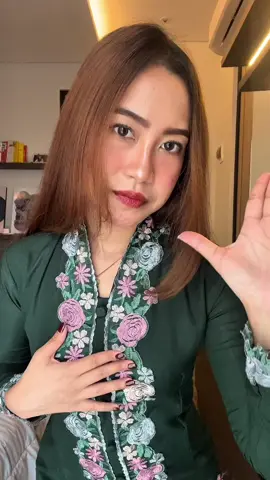 Kebaya encim murah warna emerald green 😍 warnanya secakeppp ituuu. Bahannya alus, ga gatel samsek 🥰🫰🏻 #kebaya #kebayaencim #kebayamurah #kebayacantik #kondangan 