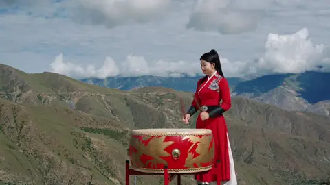 小时候听到《醉拳》，我拿个矿泉水，边喝边打醉拳，以为自己真的会醉拳！#中国鼓🔥 #醉拳 #山川鼓语 #中国杀气最重的鼓声 #原创视频