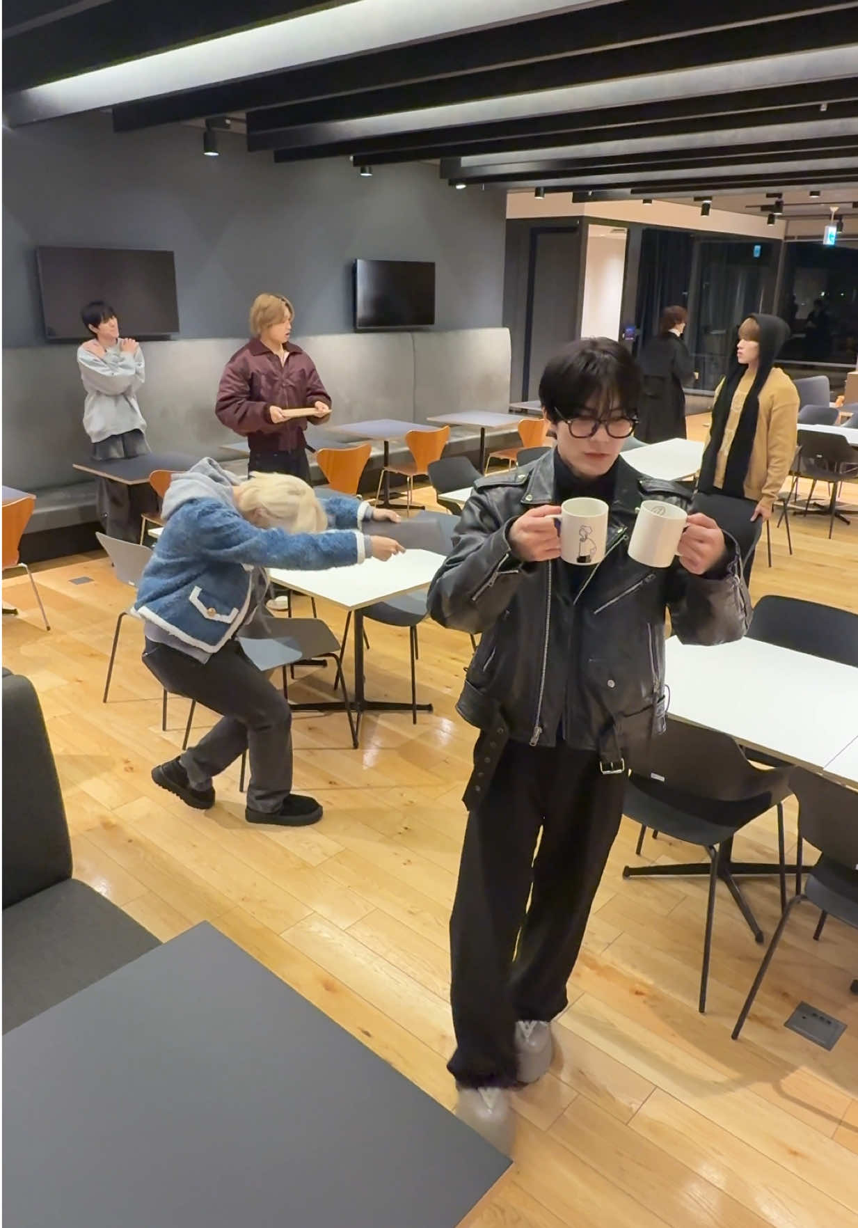 にこどこー？今フードコートいるんだけど！！ #DXTEEN #DXTEEN_両片想い