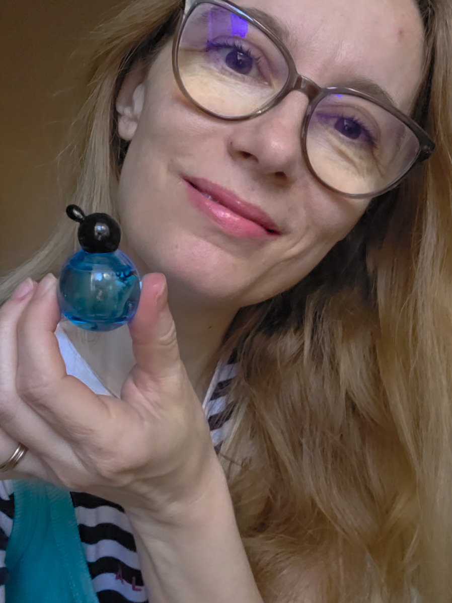 De luni dimineață,  ca să încep săptămâna mai bine. 🤍primer @Ioana Marinescu 🤍 creion sprâncene @ChanelOfficial  🤍 gloss @Maison Olfactif  🤍 mascara Bell Hypoallergenic @dm  săptămână frumoasă să avem! #todaymakeup #maturemakeup 