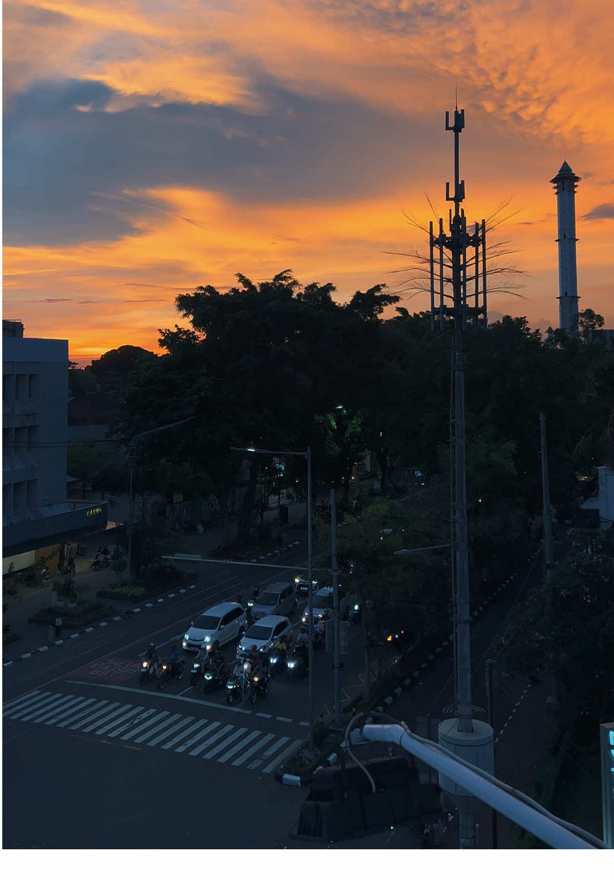 langit solo lg cakep hari ini. #solo #sunset 