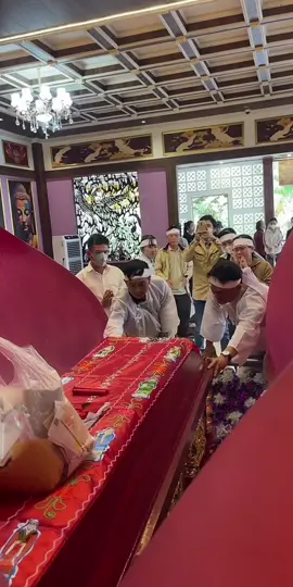 Lần cuối đưa tiễn tại lò thiêu#KhoanhKhacTienBiet #lothieu #tangle #TamLinh #hoatang 