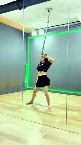 よるあみ踊ってみた⭐️ フォロー＆いいねよろしくね🩷 @夜光性アミューズ【よるあみ】  #踊ってみた #ポールダンサー #フォローミー #いいねください 