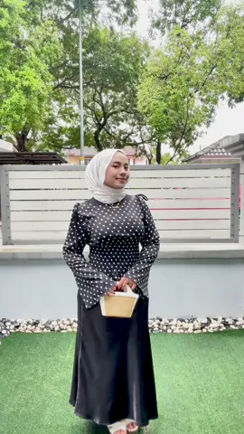 Feeling so cute w this fit😚 #blouse #polkadot #blousemurah 