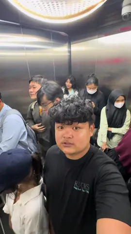 tak sogok tak sogok #uratmaluputus #liftprank #oranggilamahbebas 