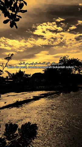 التعب مؤكد، لكن الاستسلام ليس هو الحل  “Lelah itu pasti, namun menyerah bukan solusi.” #fyp #arabicsong #langitaesthetic #fypage #lewatberanda 