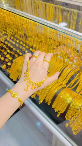 អូនចង់បានឈុតនេះ 🥺🤍#ប៉ោយប៉ែត #ម៉ូតស្អាតៗពេញនិយមទាន់សម័យ #ទិញស្រួលលក់ស្រួល #oenghuotchhengjewelry #មាសគីឡូ 