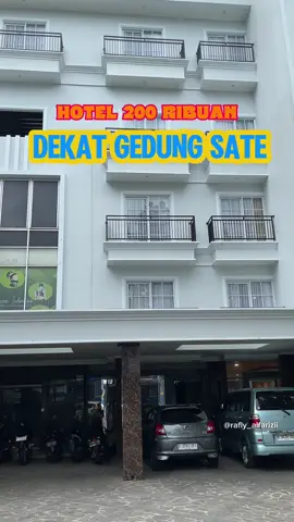 Kalau lagi cari hotel di Bandung budget 200 ribuan aku punya rekomendasinya nih. Kita bisa pilih Sans Vibes Surapati Konforta Hotel sebagai tempat yang nyaman dan hemat buat menginap. Cocok banget buat solo traveller atau buat yang lagi nyari hotel dengan low budget friendly. Biar hemat booking lewat aplikasi RedDoorz dan tambahkan kode promo “YUKNGINEP”. Yuk rencanain liburan akhir tahun kalian dengan RedDoorz dan jadikan liburan makin BerkeSANS @RedDoorz Indonesia @SANS Hotels  #REDTravelers #BerkeSANS #RedDoorz #sansvibessurapatikonfortahotel #hotelbandung 