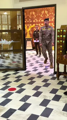 رئيس أركان الجيش يحضر مقابلة المرشحين لدورة كلية الأركان المشتركة/ ٨٦