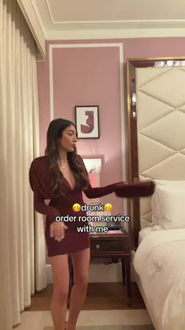 lights on no ones home but thank goodness for @Fouquet’s New York burger sorting me OUT #roomservice 