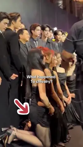 Korean and Chinese actors are being gentlemen ❤️#byeonwooseok #actor #heidiklum #ahnhyoseop #gentlemanly 