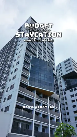 𝐁𝐮𝐝𝐠𝐞𝐭 𝐟𝐫𝐢𝐞𝐧𝐝𝐥𝐲 𝐬𝐭𝐚𝐲𝐜𝐚𝐭𝐢𝐨𝐧 𝐧𝐞𝐚𝐫 𝐌𝐚𝐥𝐥 𝐎𝐟 𝐀𝐬𝐢𝐚 𝐏𝐚𝐬𝐚𝐲 𝐂𝐢𝐭𝐲, 𝐌𝐞𝐭𝐫𝐨 𝐌𝐚𝐧𝐢𝐥𝐚!! Book here: @elijahscribmoa ✨ 🌟Walking Distance lang sa Mall Of Asia 👩‍🍳With Complete Kitchen Utensils 🧻Towels, Body Wash & Shampoo are provided ✨High Floor unit with aesthetic interior 🎯With board/card game & Arcade 📺Smart TV & WiFi #NaguiaTravels #staycation 