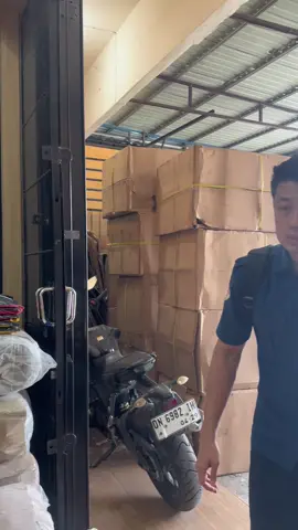 A day in my life: senin penuh tantangan di toko helm bersama anak durhaka