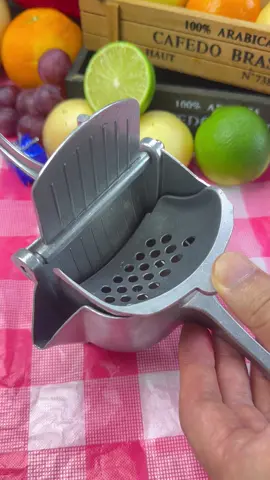 Fresh juice just makes everything feel a little more boujee So quiet I can make juice at 6am without waking anyone#juicer #manualjuicer #freshlysqueezed #cooking #kitchenware ✨    