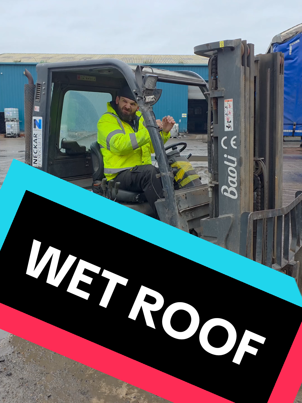 EVERYTIME!!! being a curtain side HGV truck driver you always have to be wary of what's on the roof! ... yes the bird was a paid actor #trucker #truck #trucking #truckerlife #truckersoftiktok