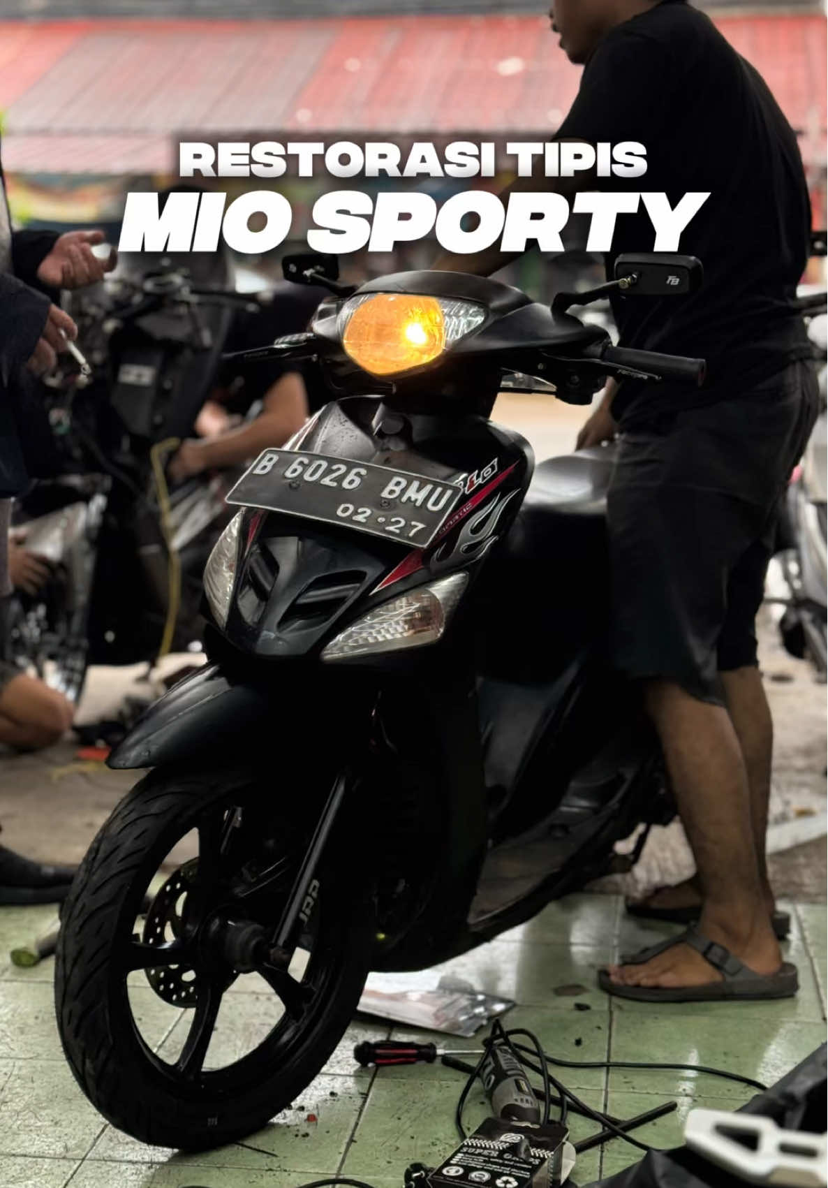 shocknya di bungkus gini kaya lemper 😋‼️ mio ini datang ke sean jaya motorsport buat di restorasi tipis di bagian pengeremannya nih, biar dipakenya makin sip gaada lagi kejadian rem blong di jalan 🫵🏻 untuk bagian suspensinya juga di ganti tentunya biar makin empuk dipakai sendiri ataupun boncengan dan ga ketinggalan di bagian saklarnya juga ikut di modif tipis nih biar pas ngesein dan mencet klakson jempol happy 😎 mau restorasi ringan / berat ? langsung aja merapat ke sean jaya motorsport yaa pren, dan jangan lupa cek toko online kita linknya ada di bio yaa 😎🫵🏻 #seanjayamotosport #fypシ #mio #yamaha #miomodifikasi 