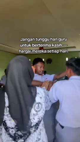 Guru tak minta balasan, hanya ingin muridnya jadi manusia yang berguna. Setiap kata yang guru ucapkan adalah cahaya untuk perjalanan hidupmu.