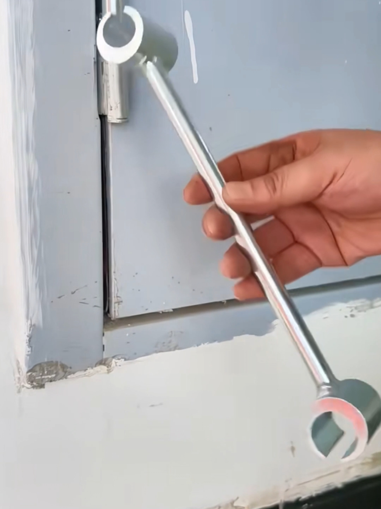 Cờ lê điều chỉnh bản lề cửa. #cole #colebanle 