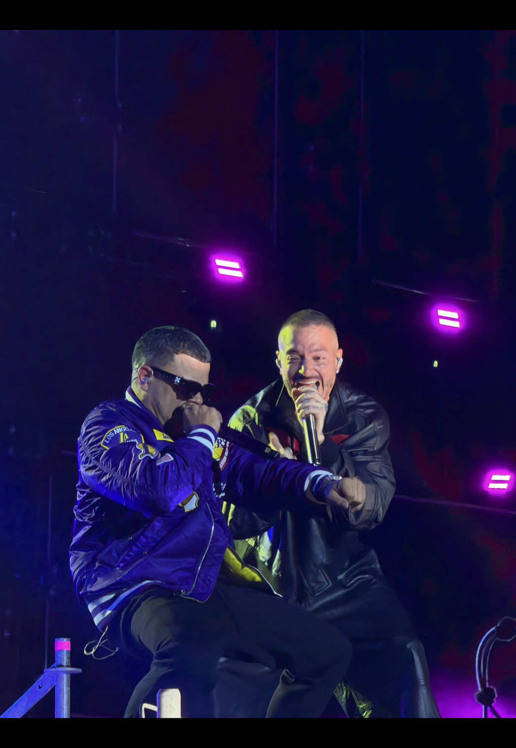 Tremendoooo ‼️ #flowfest #cocacolaflowfest #jbalvin #jowellyrandy #flow @J Balvin