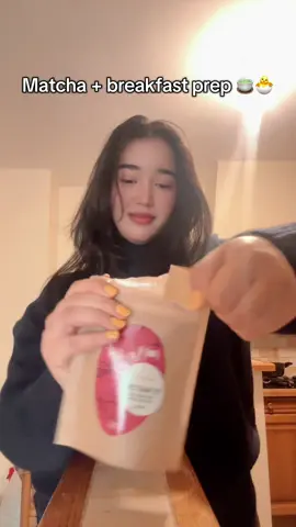 Matcha & toast with fromage blanc + egg = breakfast done right. 💚🍵🥑🍳 #HealthyBreakfast #MatchaMorning