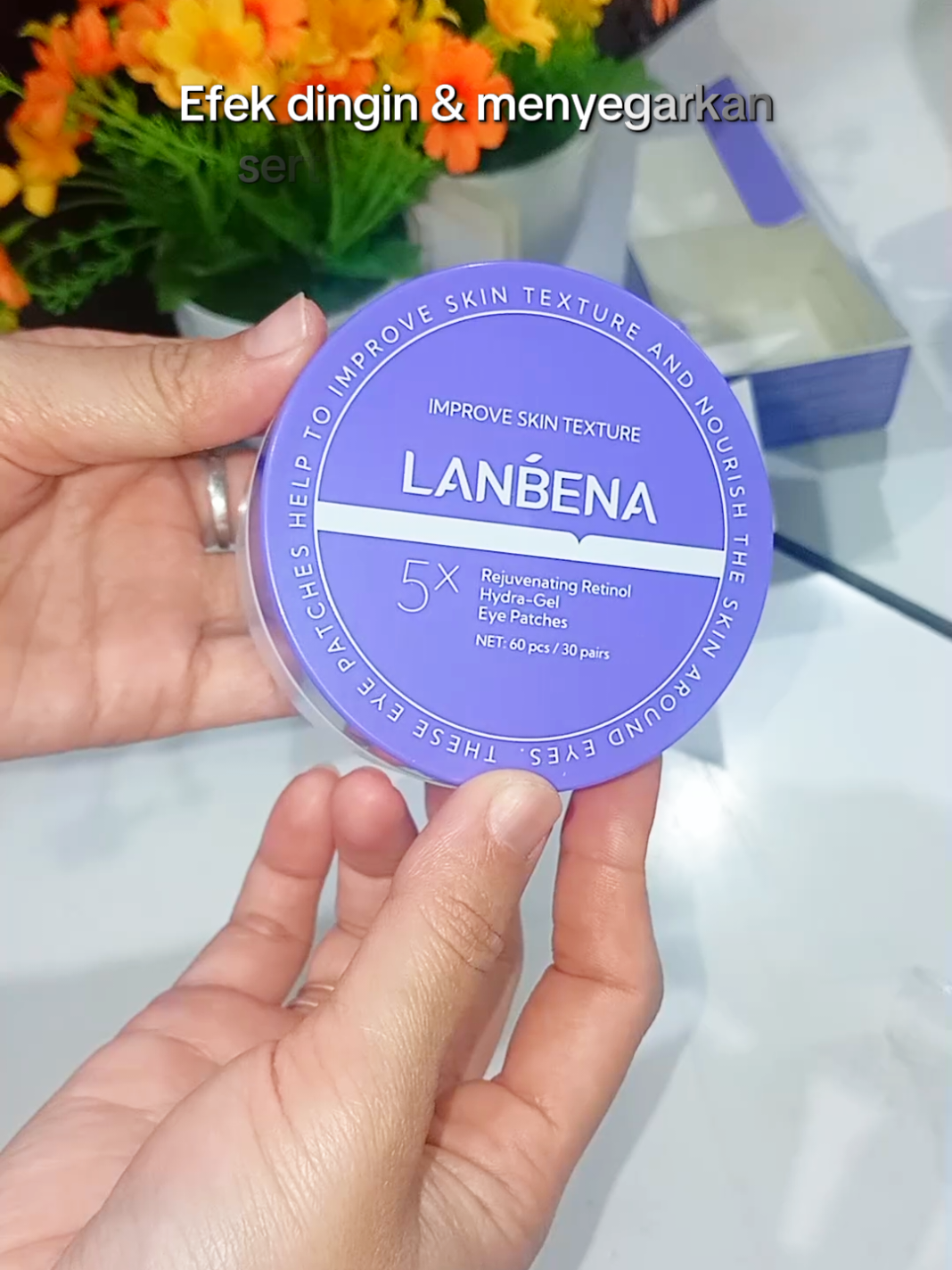 Sensasi dingin ketika menempel di kulit, setelah pemakaian kulit terasa lebih fresh dan kencang😍 #lanbena #lanbenaeyemask #lanbenaeyepatch 