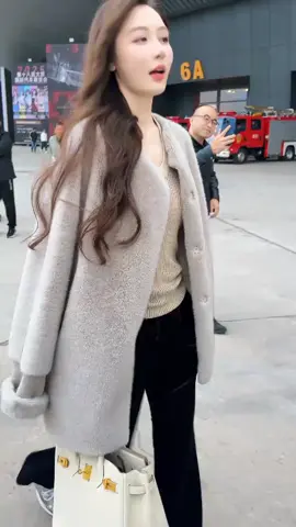 #Passerby's Perspective #Perfect Figure #Minmin 