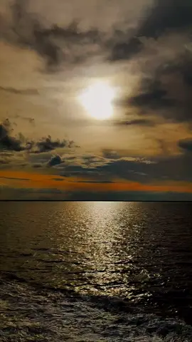 Pergi untuk datang.  hilang untuk pulang.  pisah untuk temu.  jarak untuk rindu 😔🥀 #baubausulawesitenggara  #baubaupride🏝️🔥  #sunset #fypage  #lagutimur 