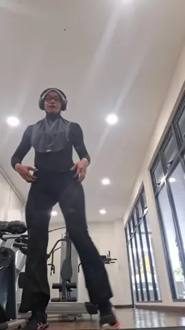 #sejenisniza #feelingblessedneverstressed #mondayblues #kettlebellworkout #gorgeousattheend 