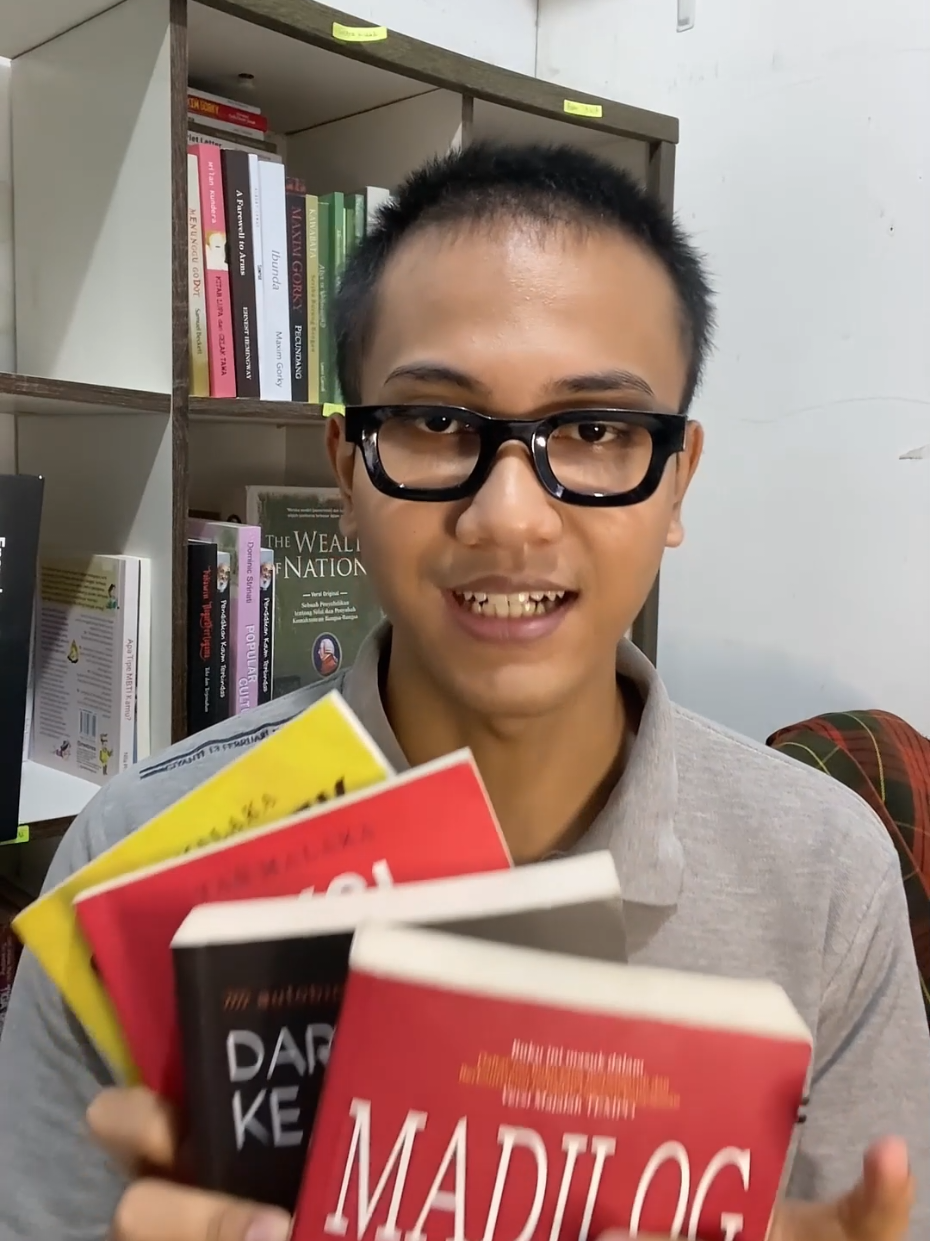 Paket 4 Buku Tan Malaka: Bahan Bakar Pemikiran Revolusioner! Siap menguak nalar kritis ala Tan Malaka? Dari Madilog, Dari Penjara ke Penjara, Aksi Massa, hingga Gerpolek—empat karya yang membentuk arah pemikiran bangsa.  📚 Cocok untuk kamu yang ingin memahami akar gerakan, strategi massa, hingga logika revolusioner Indonesia. #tanmalaka #rekomendasibuku #BookTok #booktokindonesia #madilog 