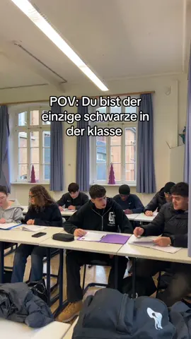 Geschichtslehrer 🤫#schoollife #humor #geschichtslehrer #black #moadesen 