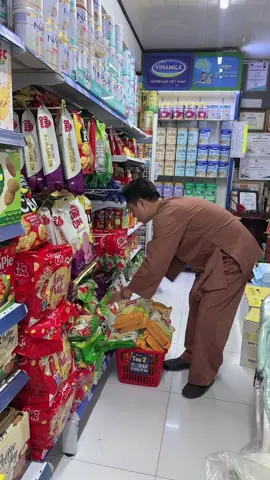 Chúng ta mỗi người giúp 1 tay ạ!  Người dân miền Trung rất cần chúng ta ngay lúc này. Cầu mong cho tai qua nạn khỏi, mọi người sớm được bình an!