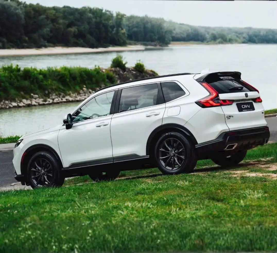 🏆 Honda CR-V e:HEV bản nâng cấp sẽ ra mắt tại Việt Nam đầu năm 2026 – Bước tiến lớn trong phân khúc SUV hybrid cao cấp 🏆  ✅ Honda Việt Nam xác nhận mẫu SUV Honda CR-V e:HEV thế hệ thứ 6 với bản nâng cấp sẽ chính thức ra mắt thị trường Việt Nam vào đầu năm 2026. Xe được lắp ráp tại nhà máy Phú Thọ, ngoài phiên bản e:HEV RS, bổ sung thêm phiên bản e:HEV L, với những thay đổi đáng giá dành cho khách hàng. 🚀 Động cơ hybrid thông minh e:HEV – Hiệu suất và tiết kiệm vượt trội. Trái tim của xe là hệ thống hybrid e:HEV gồm động cơ xăng 2.0L chu kỳ Atkinson kết hợp mô-tơ điện kép. Cho khả năng vận hành êm ái, tiết kiệm nhiên liệu ấn tượng.  ⚡️ Hộp số e-CVT giúp tối ưu khả năng tăng tốc mượt mà, trong khi hệ thống phanh tái tạo năng lượng nâng cao hiệu suất sử dụng pin lithium-ion. 🏆 Honda CR-V e:HEV được phân phối chính hãng tại Việt Nam và dự kiến sẽ giao đến tay khách hàng từ tháng 2 năm 2026  🎁 Khách hàng có thể liên hệ đặt xe tại Nhà Phân phối Honda Ôtô Sài Gòn - Quận 2 trên toàn quốc từ ngày 20 tháng 11 năm 2025 📩 💓💓 Xem xe trực tiếp và lái thử, nhận được ưu đãi tốt nhất khi mua xe - liên hệ  —————————————————————— =============================