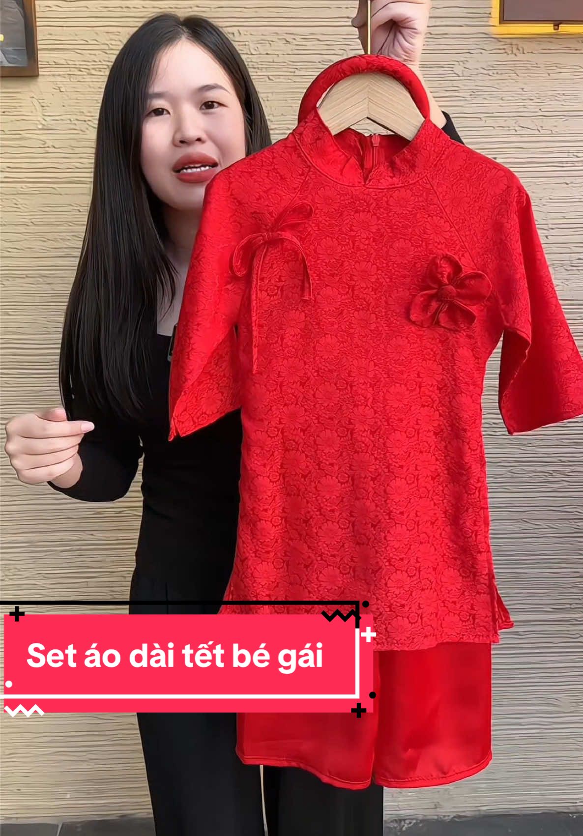 Set áo dài thiết kế điệu đà cho bé #aodaitetbegai #aodaibegai #aodaitetdeptreem #mevabe #quanaotreem. 