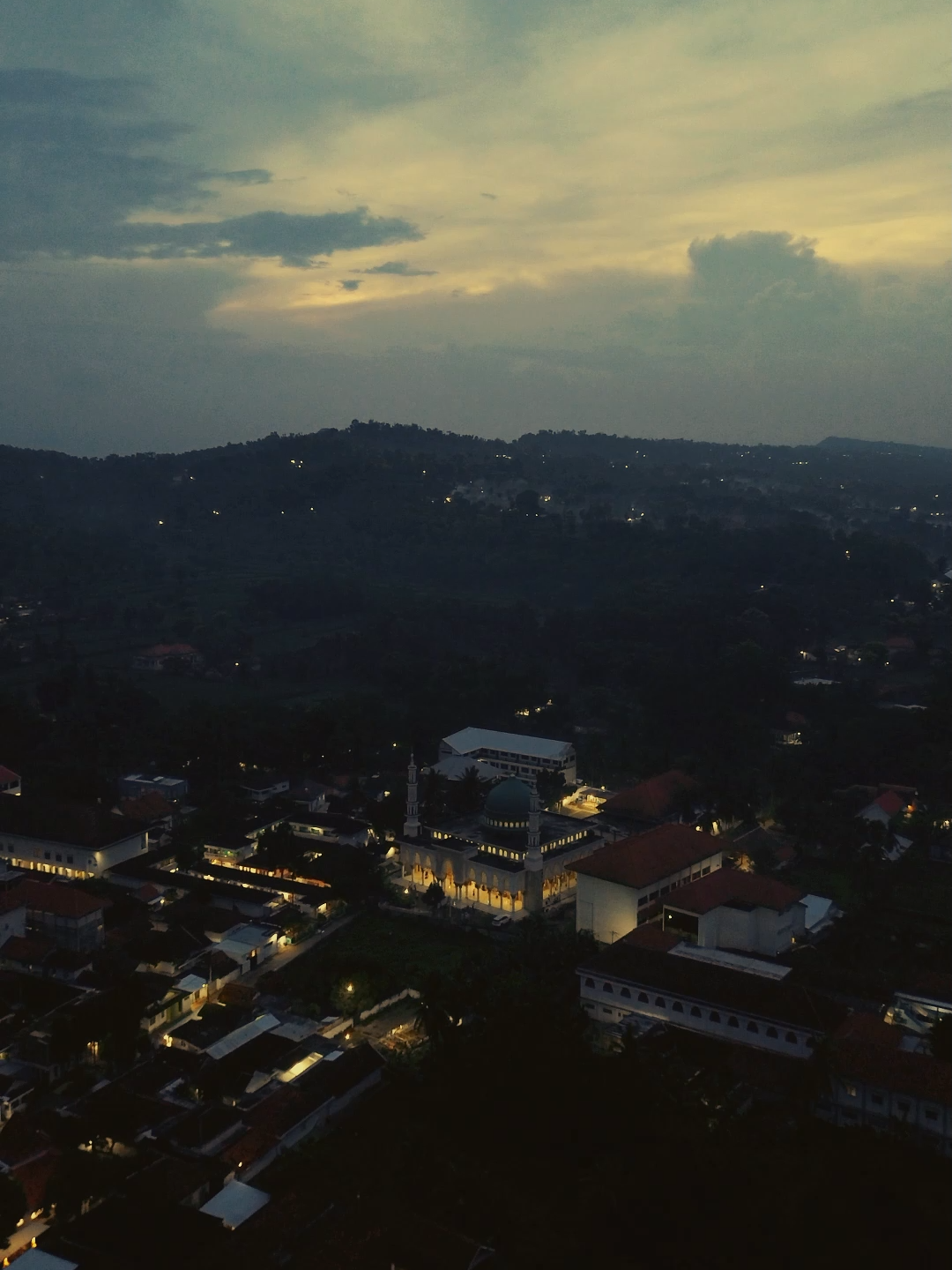 Saat Maghrib Hampir Tiba, Kenangan Itu Seakan Pulang Lagi 😊#annuqayah #lubangsa #santri #menjelangmaghrib #rinduawakseparuhnyawa #fyppppppppppppppppppppppp