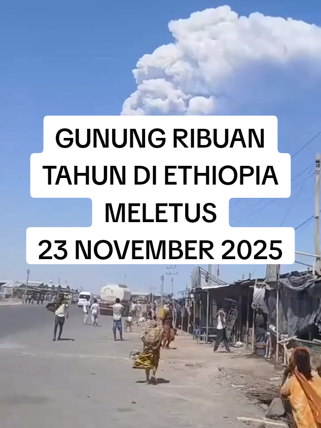 SETELAH RIBUAN TAHUN GUNUNG DI ETHIOPIA MELETUS.  Hayli Gubbi di wilayah Afar, Ethiopia, meletus pada 23 dan 24 November 2025, untuk pertama kalinya dalam ribuan tahun. Letusan besar ini mengirimkan awan abu setinggi 10 hingga 15 kilometer ke udara. Meskipun wilayah tempat gunung ini berada sangat terpencil, abu tersebut menyebar hingga ke Oman dan Yaman.  Berikut detail peristiwa letusan tersebut: Waktu dan lokasi: Letusan dimulai pada hari Minggu, 23 November 2025, sekitar pukul 08:30 pagi waktu setempat. Hayli Gubbi adalah gunung berapi perisai di wilayah Danakil yang ekstrem, sekitar 15 km di sebelah tenggara gunung berapi Erta Ale yang aktif. Awan abu dan gas: Awan abu yang pekat dan gas sulfur dioksida (SO2) terlihat oleh satelit, melayang melintasi Laut Merah dan Semenanjung Arab. Dampak: Pihak berwenang di Oman telah mengeluarkan peringatan dan memantau kualitas udara di negara tersebut. Meskipun wilayah ini sangat terpencil, otoritas penerbangan juga mengeluarkan peringatan tentang awan abu yang dapat mengganggu lalu lintas udara. Signifikansi: Letusan ini dianggap bersejarah, karena tidak ada letusan Hayli Gubbi yang tercatat dalam sejarah, membuatnya menjadi aktivitas besar pertamanya dalam ribuan tahun.  #hayligubbi #november2025  #yaman #eruption #ethiopia 