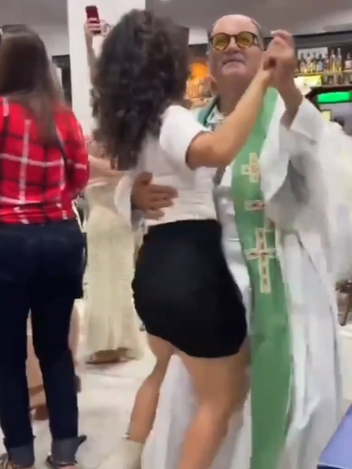 #WeekendVibes @Mirapiano Beatz 🪘🥁🎹  #drums #dancer #😅 #100kviews 