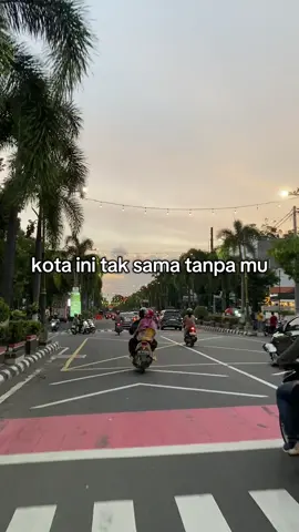 Ada kenangan apa kalian di kota kecil ini🤍 walaupun klaten kota nya kecil tetapi selau ada ruang untuk kamu. #klaten #klaten24jam #fyp #klatenhits #pulangkampung 