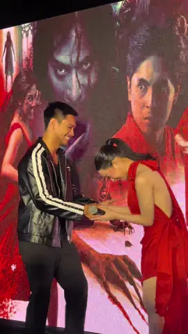 MOVIE DATE? 🍿👀  #EmanBacosaPacquiao at #JillianWard, first time nagkita sa #GNLTheMoviePremiereNight! 🥰