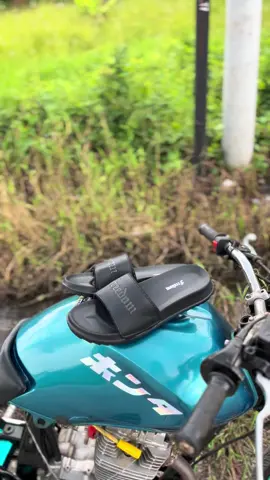 Gas cuyy sendalnya di kranjang kuning😍