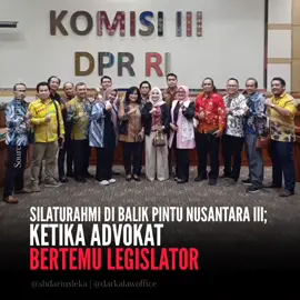 JAKARTA, SENIN SIANG, 24 NOVEMBER 2025 — Gedung Nusantara III DPR RI bukan sekadar bangunan beton dan kaca. Hari itu, ia menjadi saksi bisu pertemuan dua kutub penegak hukum yang kerap bersilang jalan; Advokat dan Legislator. Di ruang rapat Komisi III, ratusan advokat dari seluruh penjuru negeri—dari DPN hingga DPC, dari Jakarta Barat hingga pelosok timur Indonesia—berkumpul bukan untuk berdebat, melainkan bersilaturahmi. Mereka datang membawa satu hal yang jarang terdengar dari ruang sidang; ucapan terima kasih. Ya, terima kasih. Sebuah kata yang sederhana, namun dalam dunia hukum yang keras dan penuh intrik, ia bisa menjadi revolusioner. Pengesahan Kitab Undang-Undang Hukum Acara Pidana (KUHAP) 2025 menjadi alasan utama pertemuan ini. Sebuah naskah hukum yang akan mulai berlaku 2 Januari 2026, menggantikan KUHAP lama yang telah berusia 41 tahun—lebih tua dari sebagian besar advokat yang hadir hari itu. Herry Ponto, Ketua Umum DPN PERADI SAI, yang duduk dalam barisan tengah dengan suara lantang namun bergetar. “Kami bukan sekadar profesi, kami adalah pilar keadilan. Tapi selama ini, kami sering diperlakukan seperti pengganggu proses hukum, bukan mitra penegakan hukum,” ujarnya. Ia menyambut baik KUHAP baru yang, meski belum sempurna, mulai mengakui hak-hak advokat sejak tahap awal penyidikan. Sebuah langkah kecil bagi legislasi, tapi lompatan besar bagi profesi advokat yang selama ini kerap dibayangi kr*minalisasi. Di tengah meja dari deretan anggota DPR RI lainnya, Habiburochman, Ketua Komisi III DPR RI, menyambut hangat para koleganya—karena ia sendiri bukan orang asing di dunia advokat. Sebagai anggota PERADI SAI Jakarta Timur, ia tahu betul getirnya membela klien dalam sistem hukum yang kadang lebih suka membungkam daripada mendengar. “KUHAP yang baru ini adalah koreksi sejarah,” katanya. “Kini, advokat punya hak yang lebih jelas, lebih kuat, dan lebih awal dalam mendampingi klien. Dan jika penyidik melanggar, ada sanksi. Tak hanya etik, tapi juga pidana.” Sebuah pernyataan yang terdengar seperti simfoni keadilan di telinga para advokat yang hadir. Akhirnya, ada pengakuan bahwa mereka bukan sekadar pelengkap penderita dalam proses hukum, tapi subjek utama dalam menjaga hak asasi manusia. Namun, tak semua manis. Di balik senyum dan jabat tangan, terselip kegelisahan lama; dualisme dewan etik antarorganisasi advokat. Herry Ponto, dengan nada diplomatis namun tegas, mengusulkan agar Komisi III turut merumuskan regulasi dewan etik bersama. “Bagaimana mungkin satu profesi, satu sumpah, tapi banyak etika yang saling bertabrakan?” tanyanya. Sebuah pertanyaan yang menggugah, sekaligus menyentil ego sektoral yang selama ini membelah dunia advokat. Habiburochman tak menampik. Ia mengangguk, mencatat, dan menjanjikan pembahasan lebih lanjut dengan harapan adanya masukkan dari organisasi advokat termasuk PERADI SAI. Mungkin, inilah awal dari rekonsiliasi etik yang telah lama dinanti. Sebagai advokat, saya menyaksikan sendiri bagaimana silaturahmi ini bukan sekadar seremoni. Ia adalah simbol bahwa hukum bukan hanya soal pasal dan ayat, tapi juga soal keberanian untuk berubah, untuk mendengar, dan untuk mengakui bahwa keadilan tak bisa ditegakkan sendirian. KUHAP 2025 bukan akhir, tapi awal. Awal dari perjuangan panjang agar advokat tak lagi dibungkam, agar klien tak lagi sendirian, dan agar hukum tak lagi menjadi alat kekuasaan, melainkan pelindung keadilan. Dan jika hari ini kami berterima kasih, itu bukan karena kami puas. Tapi karena kami percaya; ketika legislator dan advokat duduk bersama, hukum bisa menjadi lebih manusiawi. Salam Keadilan, Darius Leka, S.H., M.H. (Ketua Komite Publikasi dan Humas DPC PERADI SAI Jakarta Barat) #silaturahmihukumnusantara #kuhap2025bergerak #peradisai #foryou #fyp @semuaorang __________ 
