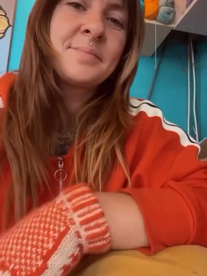 Looking for a gift that’s both fun and functional? 🎁 These “Naughty List” mittens are the perfect pick! Cozy, cute, and guaranteed to spark smiles — a playful Christmas present everyone will adore. 🥰✨