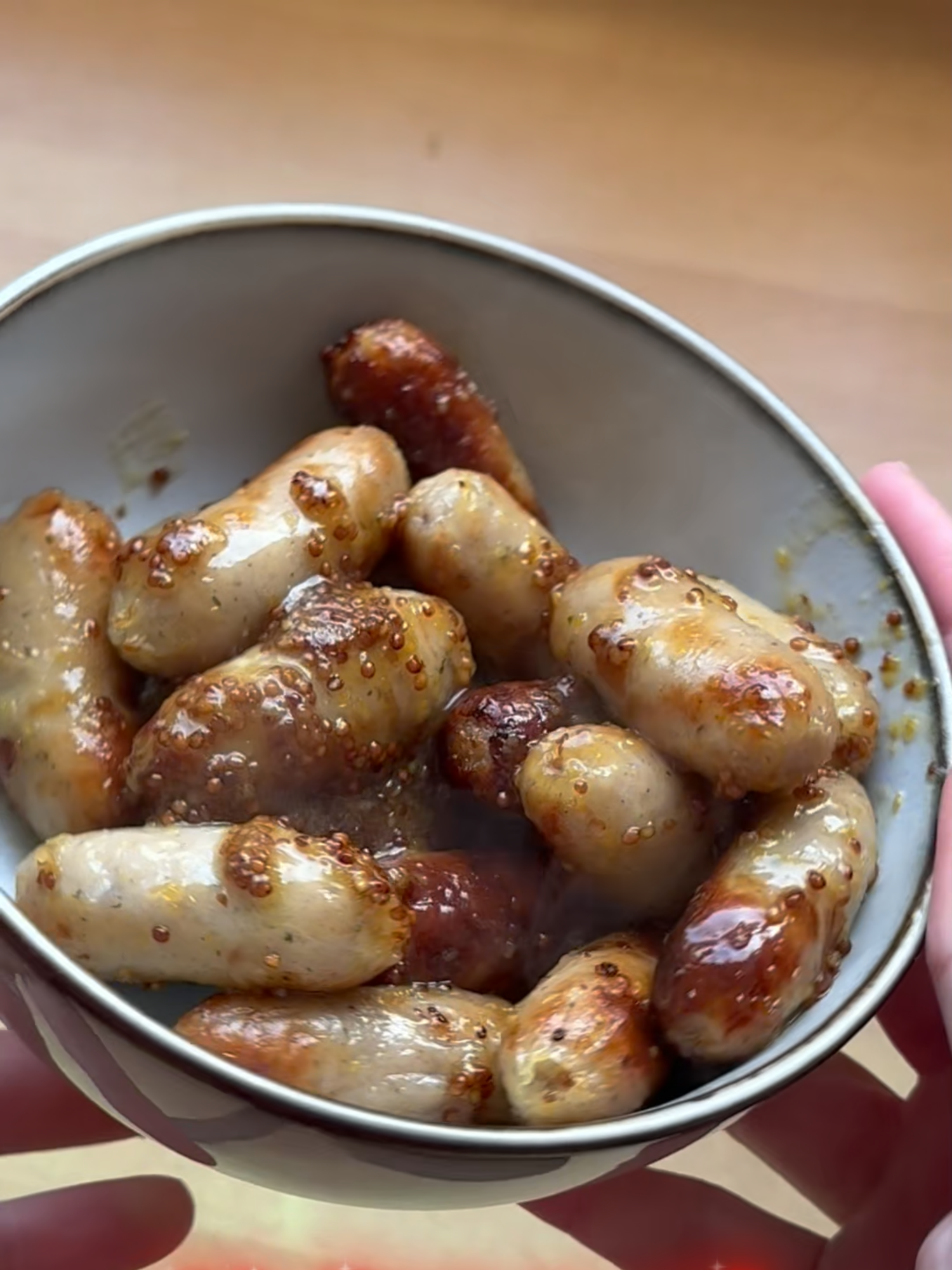 Honey & Mustard Cocktail Sausages 🎄 Day 1 of our 12 Festive Food & Drink ideas! These sticky little bites are perfect for Christmas parties, buffets or a cosy night in. Recipe: – Add 18 pork cocktail sausages to the air fryer – Cook at 180°C for 12 minutes – While they cook, mix 2 tsp honey + 2 tsp wholegrain mustard – Pour over the sausages and cook for another 3 minutes – Serve and enjoy! Save this for later & follow for more easy festive recipes 🧡 #12DaysOfFestiveFood #ChristmasRecipes #AirFryerRecipes #PartyFood #BuffetIdeas #FamilyRecipes #TheFamilyCookbook #easymeals #budgetmeals #EasyRecipe #homecooking #fyp #comfortfood #TikTokFood #FoodieTok #EasyRecipes #Foodie