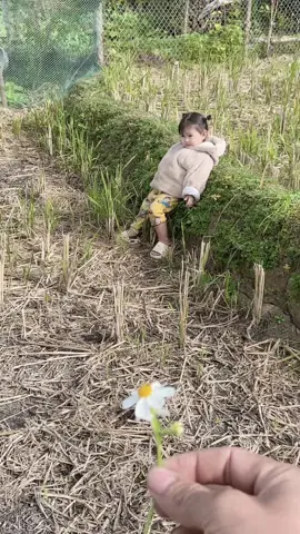 Công chúa thích hoa 😁🥰