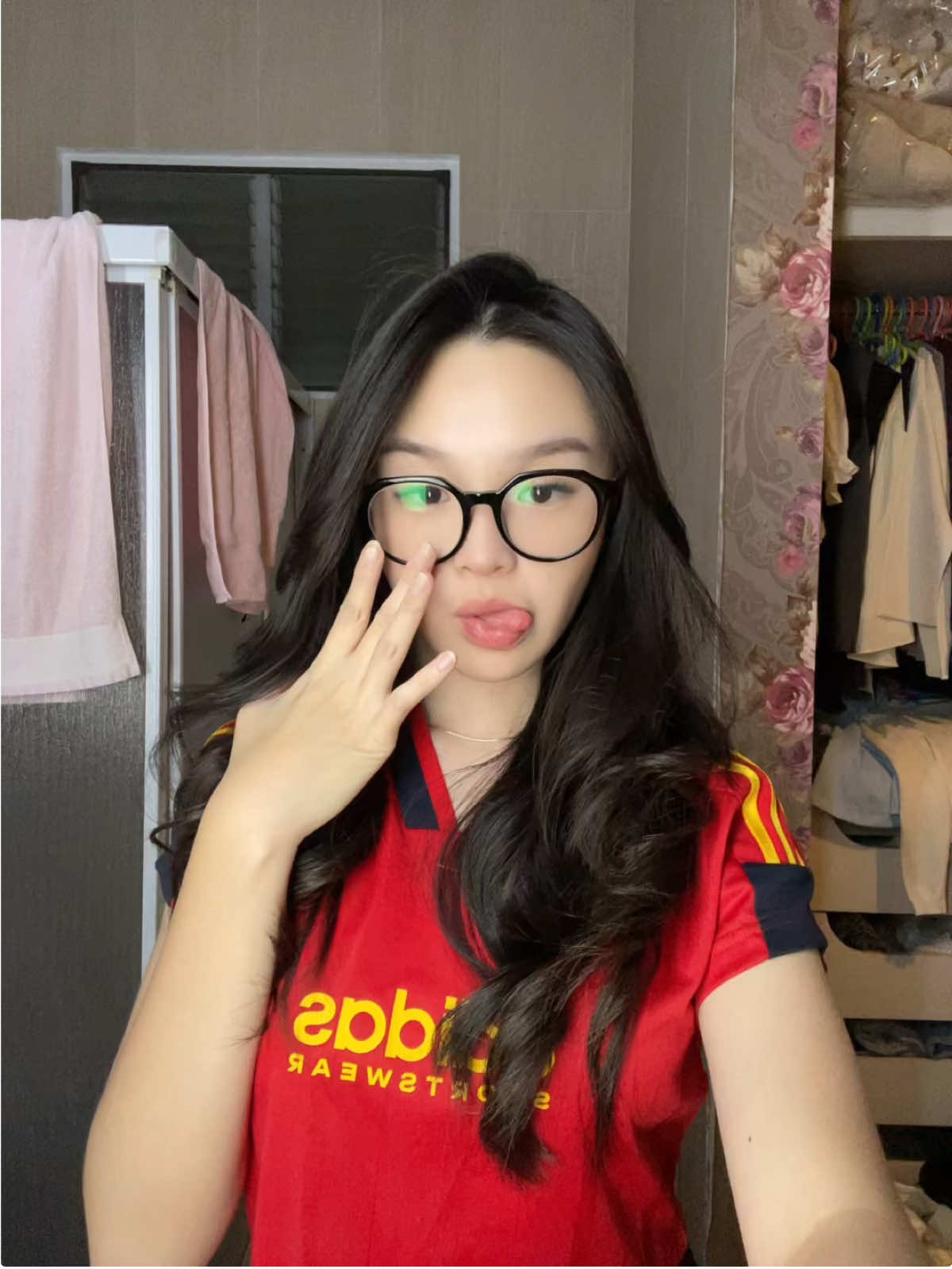 senyum tipis dlu bibir nya abs di bius🫠