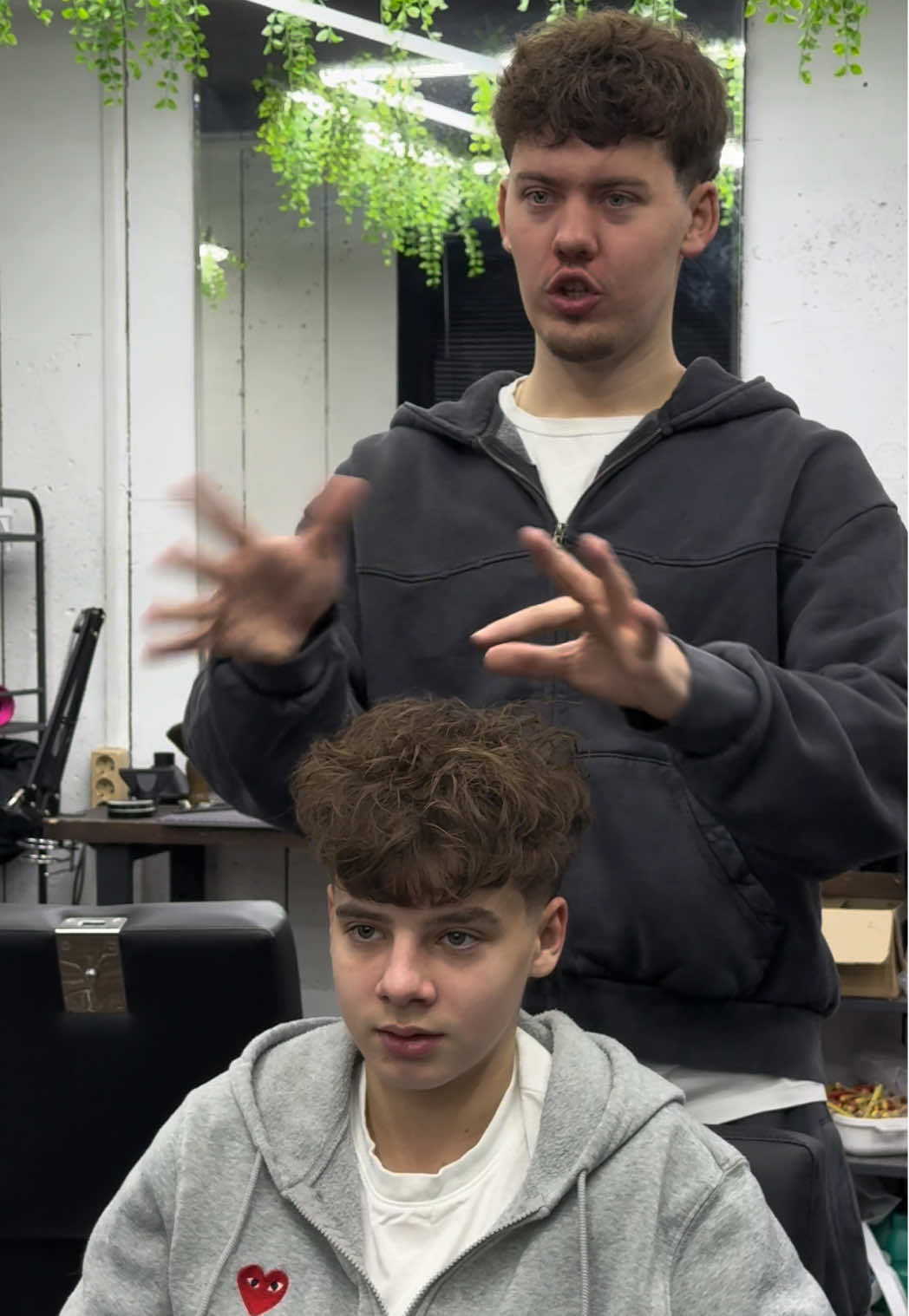 Запись на стрижку в шапке профиля #барберминск #стрижка #барбершоп #fringe #барбермосква 