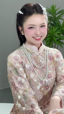 Cậu ba thấy em dày có đẹp chưa ? Áo dài cho bé dâu quốc dân hôm nay !#xuhướng #leethienmakeup#fyp #capcut 