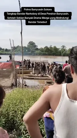 Polisi akhirnya berhasil menangkap satu bandar narkoboy di desa perairan Banyuasin. Kapolres Banyuasin AKBP Ruri Prastowo menegaskan tidak memberikan ruang untuk pelaku kejahatan, tidak ada daerah di Banyuasin yang dibiarkan jadi kampung Narkoboy pasti akan disikat tuntas. #polisi  #akbpruriprastowo  #banyuasin  #kriminal  #gas 