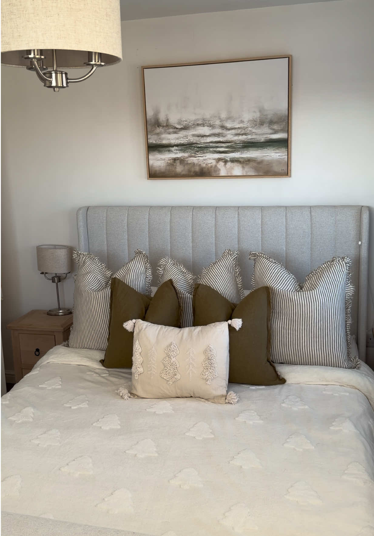 You know I love me a good cosy Christmas bedding ☁️🎄 @Onlinehomeshop #tiktokmademebuylt 