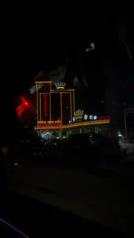 没有谁配不上谁， 两块钱的盐可以配上万的菜. 但上万的菜没有盐也是淡而无味的.