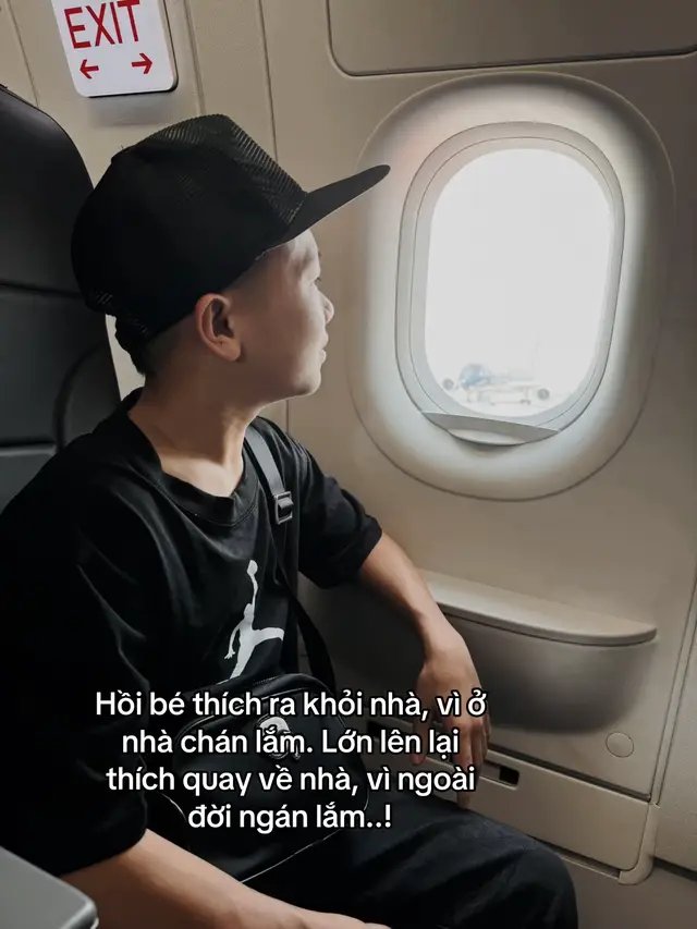 Hồi bé thích ra khỏi nhà, vì ở nhà chán lắm. Lớn lên lại thích quay về nhà, vì ngoài đời ngán lắm..! #tranhh_07 #xhtiktok #fyp 